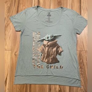 Star Wars The Mandalorian The Child Green T-Shirt Size M Gently Used Disney